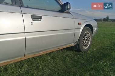 Седан Mazda 626 1985 в Ровно