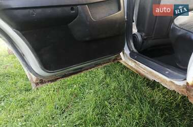 Седан Mazda 626 1985 в Ровно