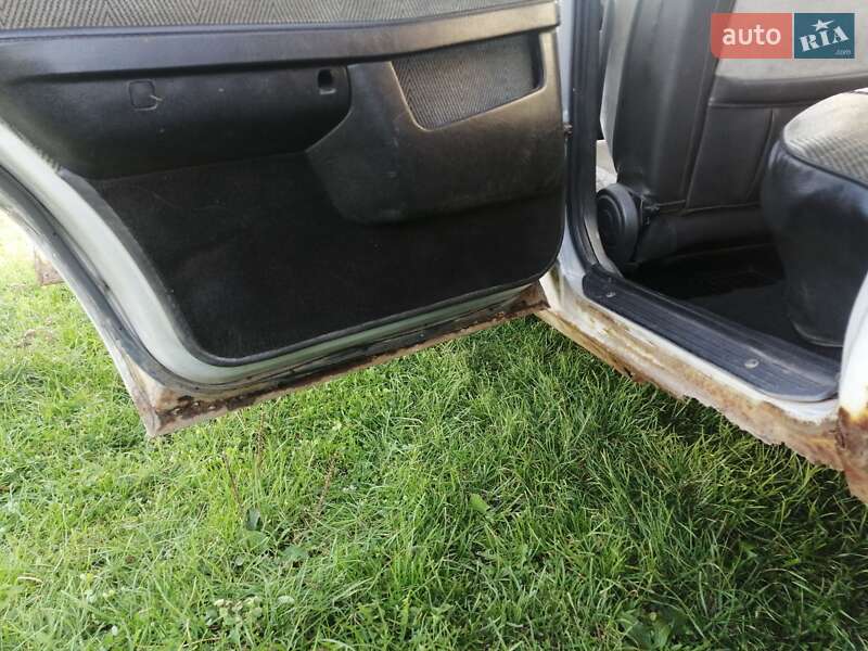 Седан Mazda 626 1985 в Рівному