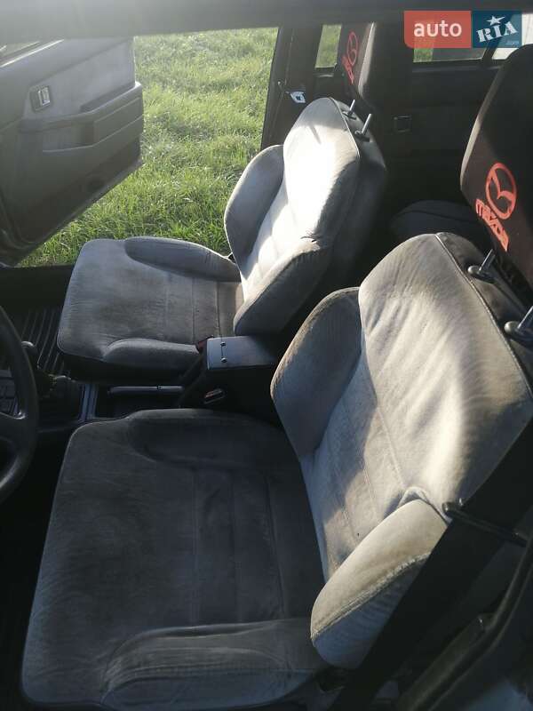 Седан Mazda 626 1985 в Рівному