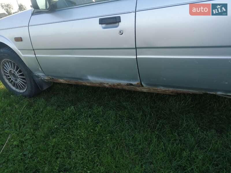 Седан Mazda 626 1985 в Рівному