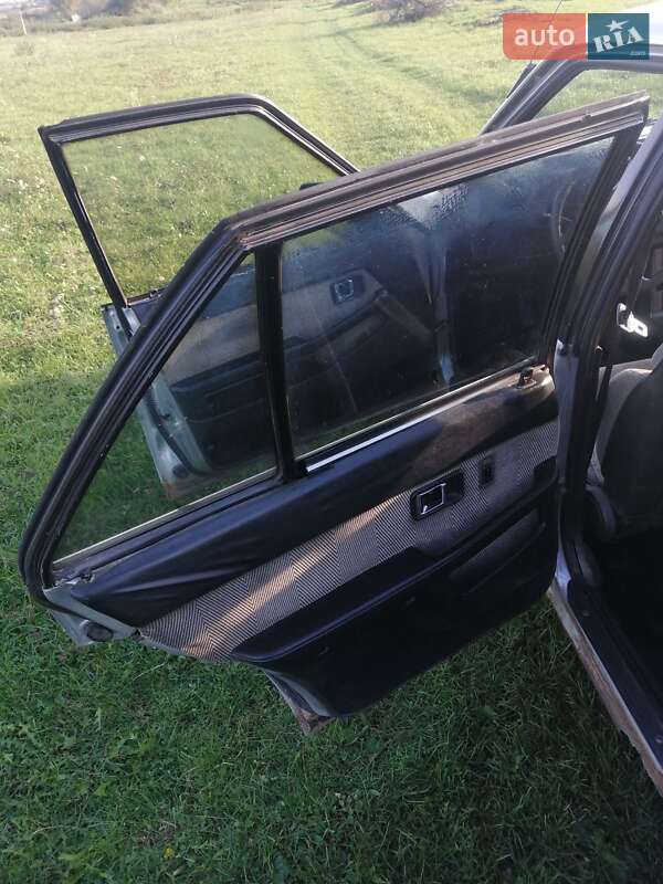 Седан Mazda 626 1985 в Рівному