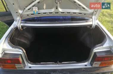 Седан Mazda 626 1985 в Ровно