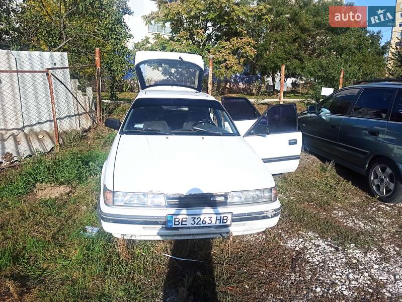 Хэтчбек Mazda 626 1989 в 