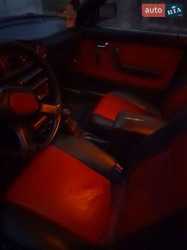 Хэтчбек Mazda 626 1988 в Николаеве фото 3 Хэтчбек Mazda 626 1988 в Николаеве