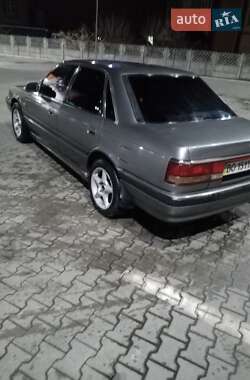 Седан Mazda 626 1990 в Чернівцях