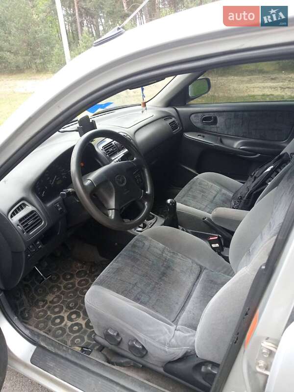 Седан Mazda 626 1999 в Ровно