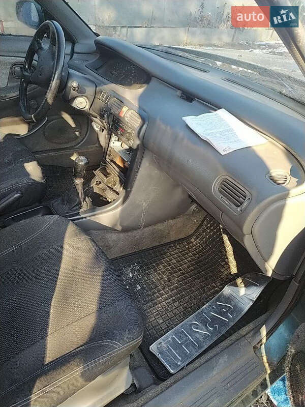 Седан Mazda 626 1993 в Чутове