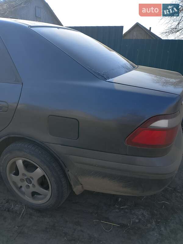 Седан Mazda 626 1997 в Теплику