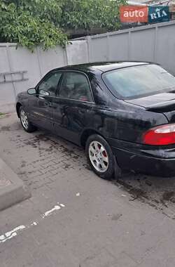 Седан Mazda 626 2000 в 