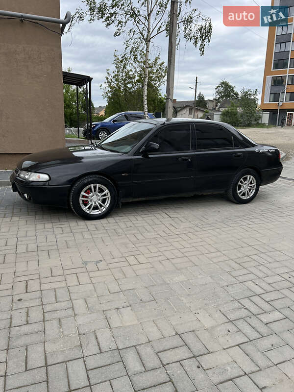 Седан Mazda 626 1992 в 