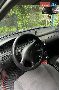 Седан Mazda 626 1992 в 