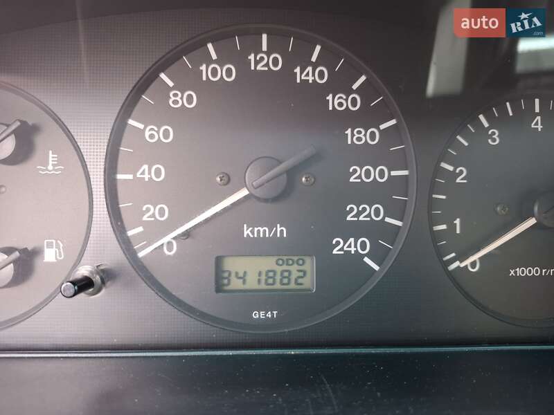 Седан Mazda 626 1999 в Львові