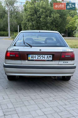 Хэтчбек Mazda 626 1988 в 