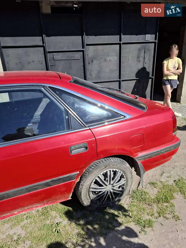 Хетчбек Mazda 626 1987 в Золочеві