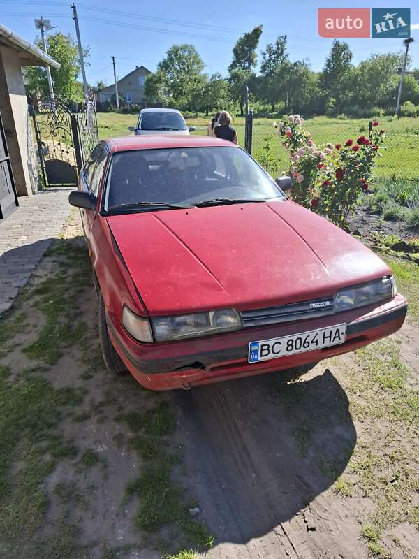Хетчбек Mazda 626 1987 в Золочеві