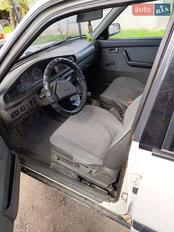 Седан Mazda 626 1990 в Одессе фото 3 Седан Mazda 626 1990 в Одессе