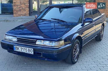 Седан Mazda 626 1989 в Ровно
