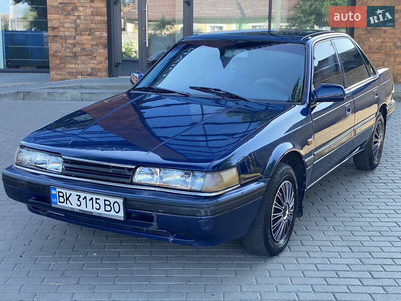 Седан Mazda 626 1989 в Ровно