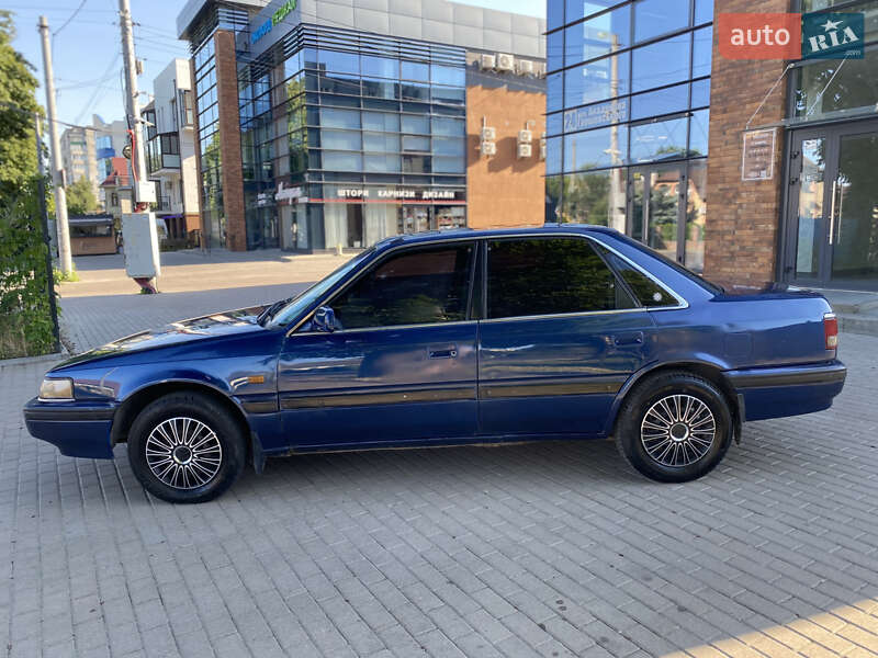 Седан Mazda 626 1989 в Ровно