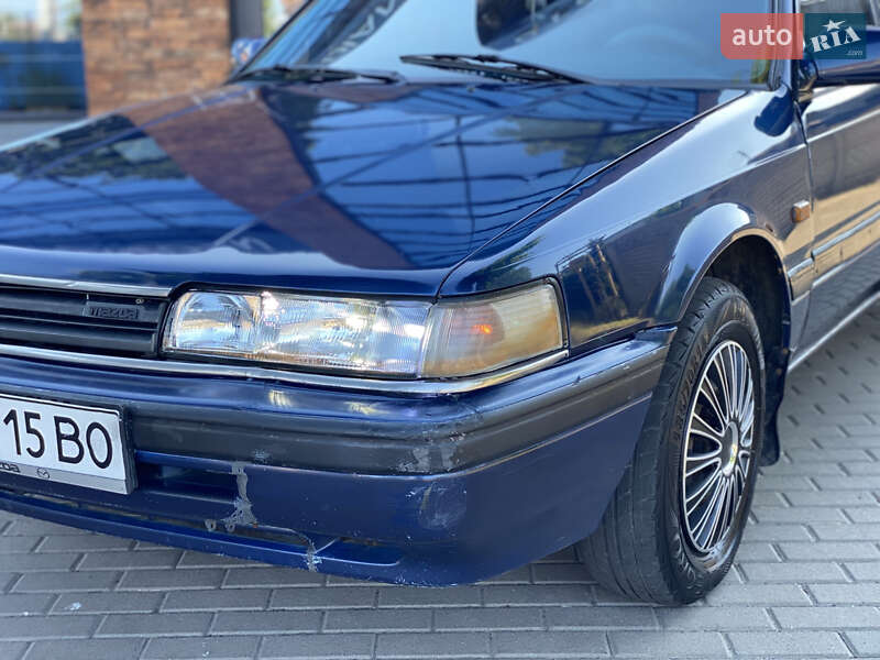 Седан Mazda 626 1989 в Ровно