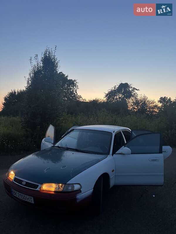 Седан Mazda 626 1993 в Ровно