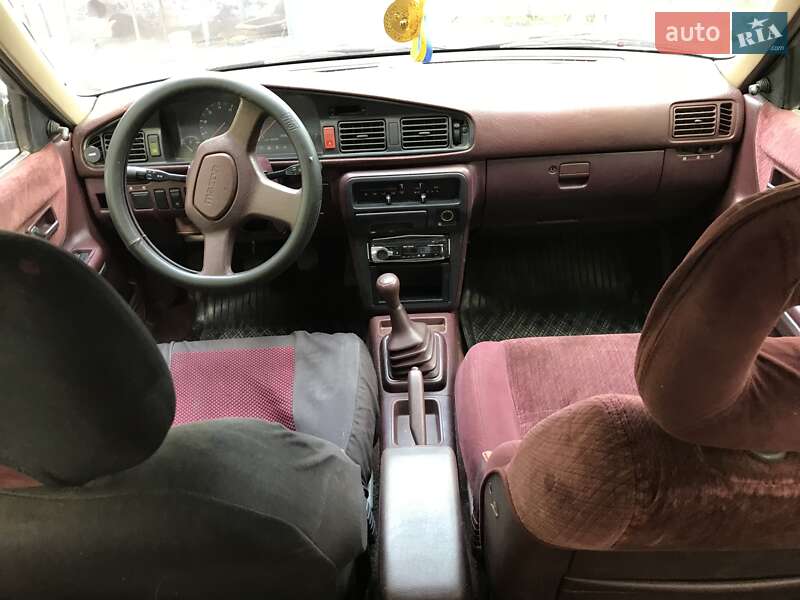 Седан Mazda 626 1988 в Сарате