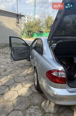 Хэтчбек Mazda 626 2000 в 