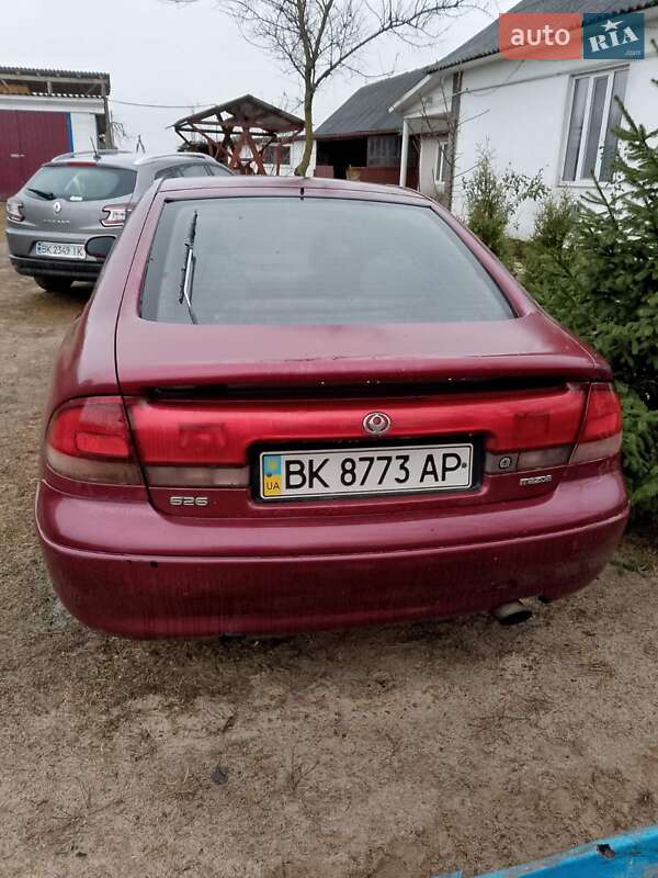 Хэтчбек Mazda 626 1993 в Сарнах