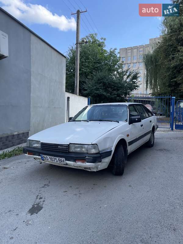 Хэтчбек Mazda 626 1986 в 