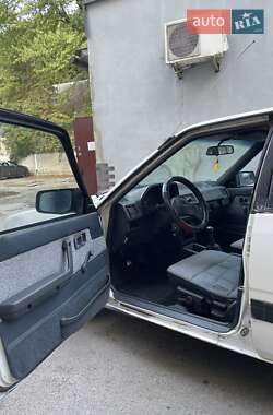 Хэтчбек Mazda 626 1986 в 