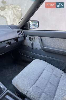 Хэтчбек Mazda 626 1986 в 