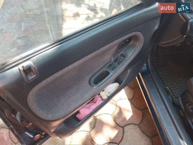 Седан Mazda 626 1997 в Чернівцях