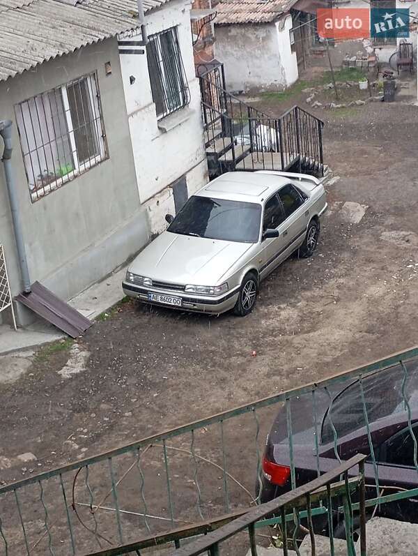 Седан Mazda 626 1988 в 