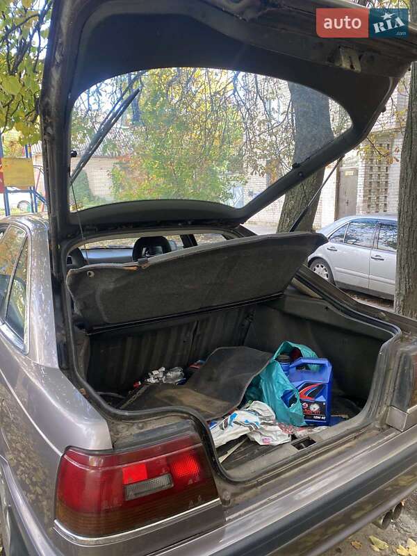 Хэтчбек Mazda 626 1990 в Киеве
