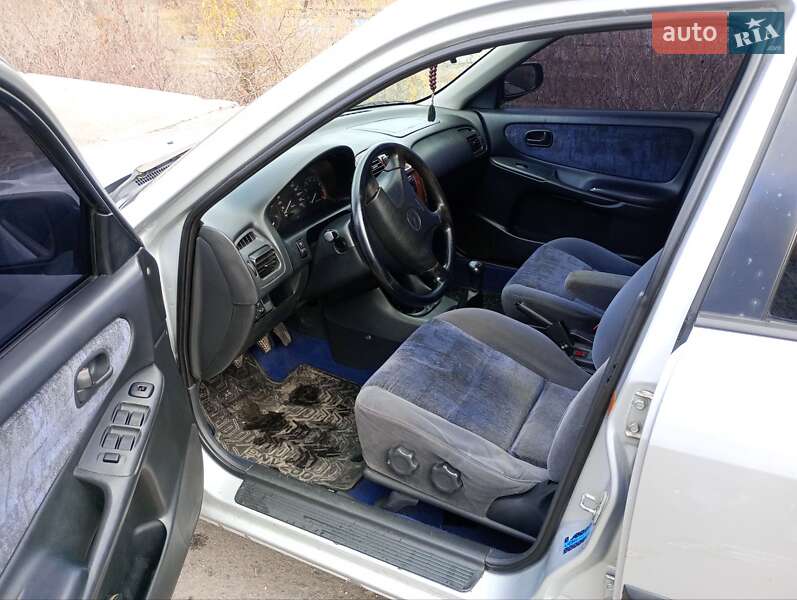 Седан Mazda 626 1999 в Старокостянтинові