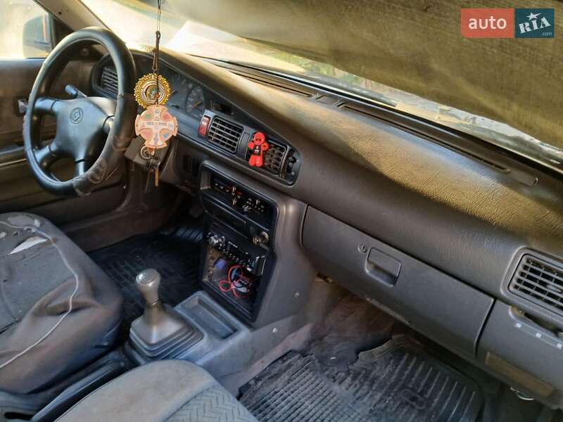 Седан Mazda 626 1989 в Ужгороді