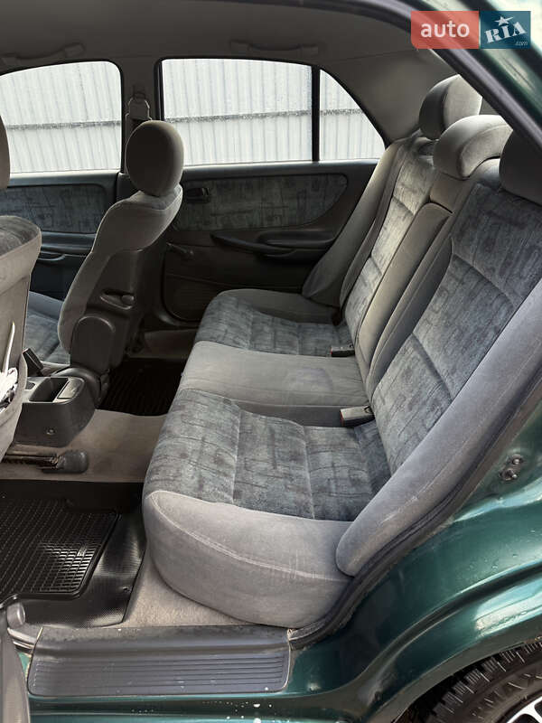 Седан Mazda 626 1997 в Верховине