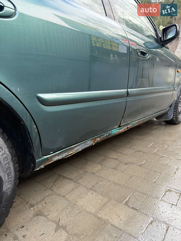 Седан Mazda 626 1997 в Верховине