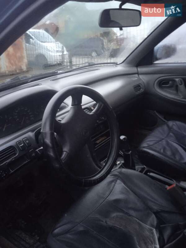 Седан Mazda 626 1995 в Клевані