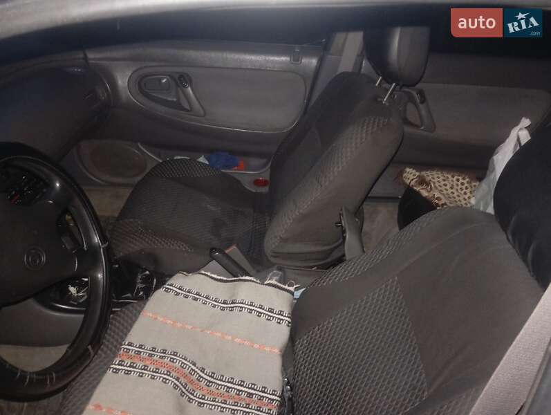 Седан Mazda 626 1995 в Клевані