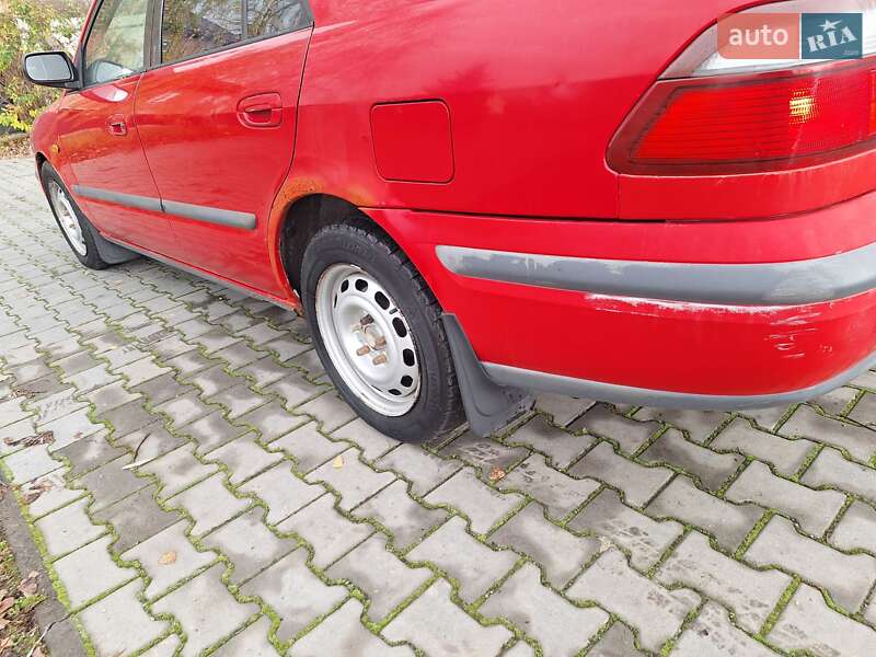 Седан Mazda 626 1999 в Черновцах