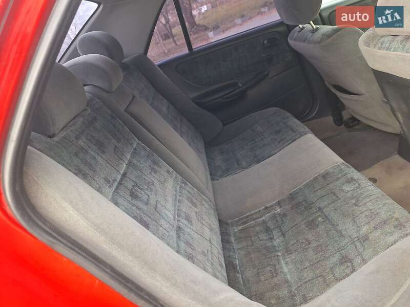 Седан Mazda 626 1999 в Черновцах