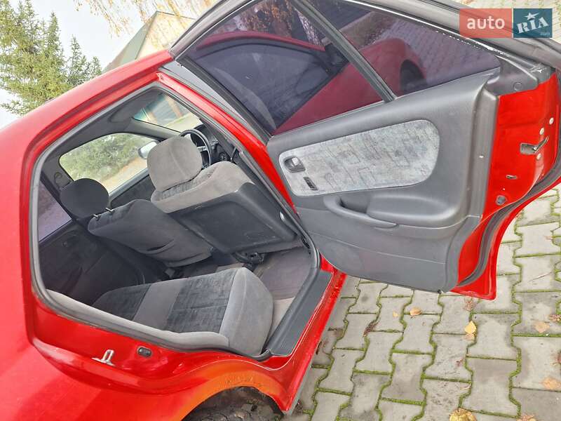 Седан Mazda 626 1999 в Черновцах