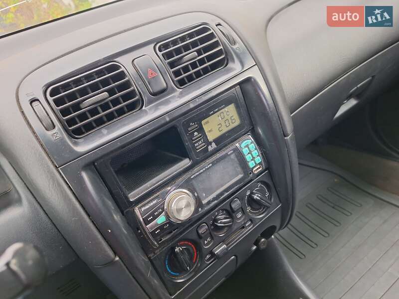 Седан Mazda 626 1999 в Черновцах