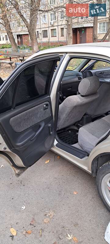 Седан Mazda 626 1998 в Киеве