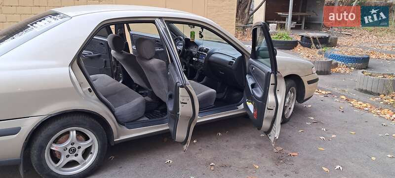 Седан Mazda 626 1998 в Киеве