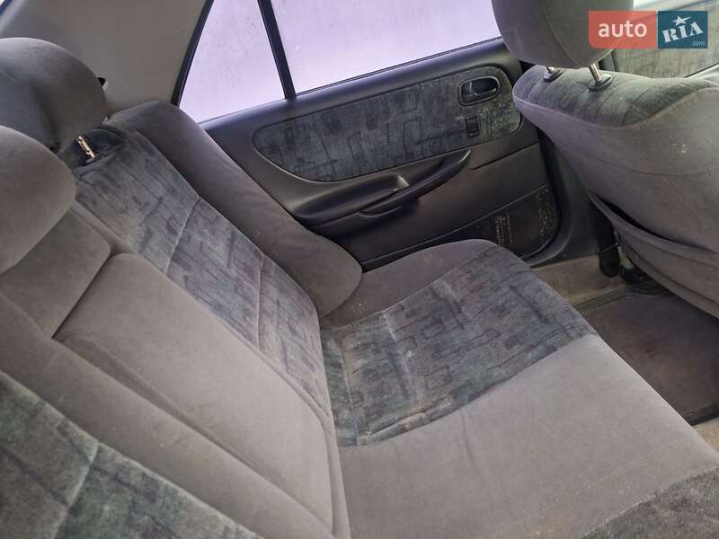 Седан Mazda 626 1999 в Черновцах