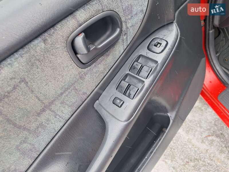 Седан Mazda 626 1999 в Черновцах