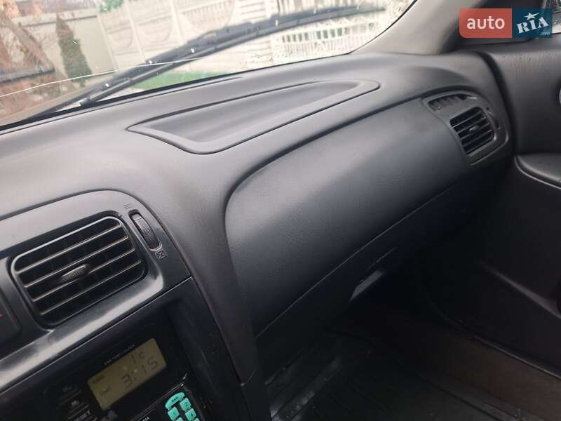 Седан Mazda 626 1999 в Черновцах